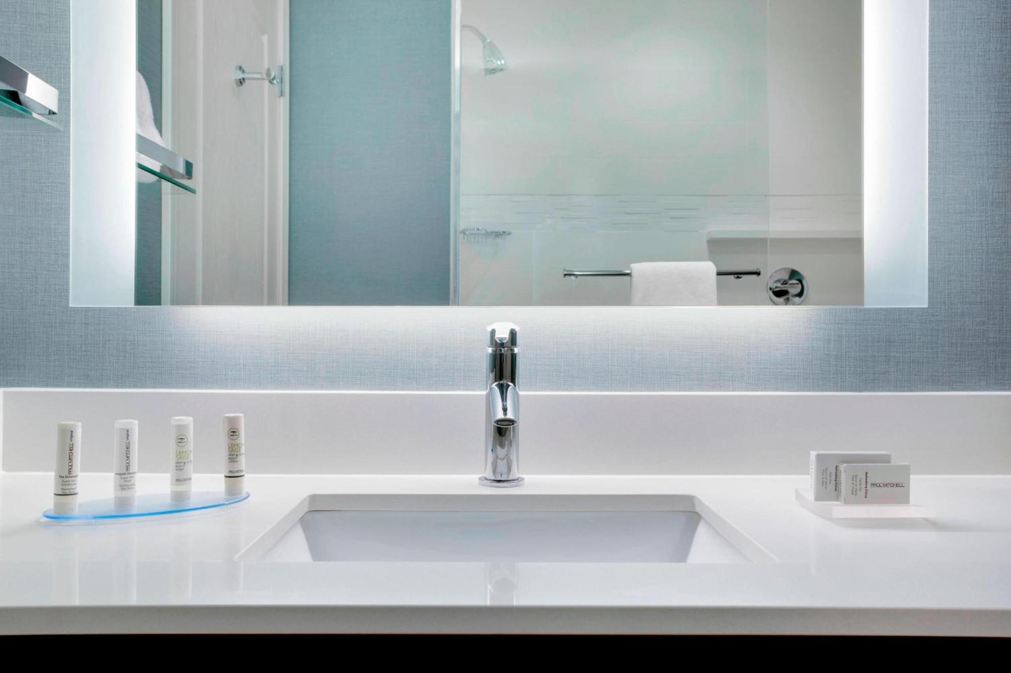 By Marriott 3* Kingston