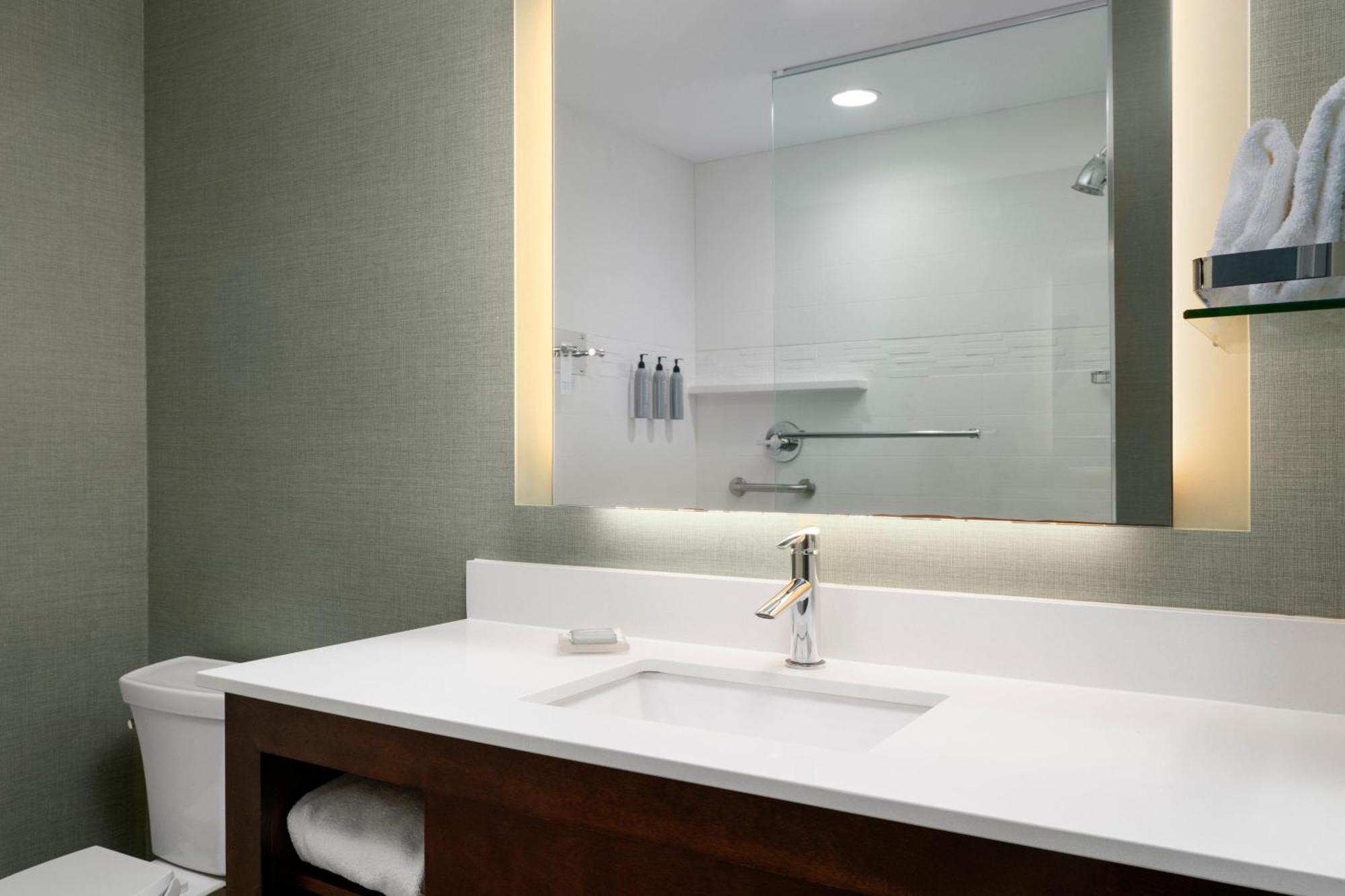 By Marriott 3* Kingston
