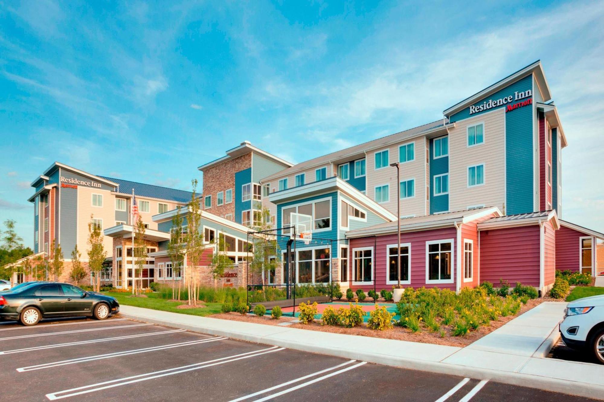 Hotel By Marriott