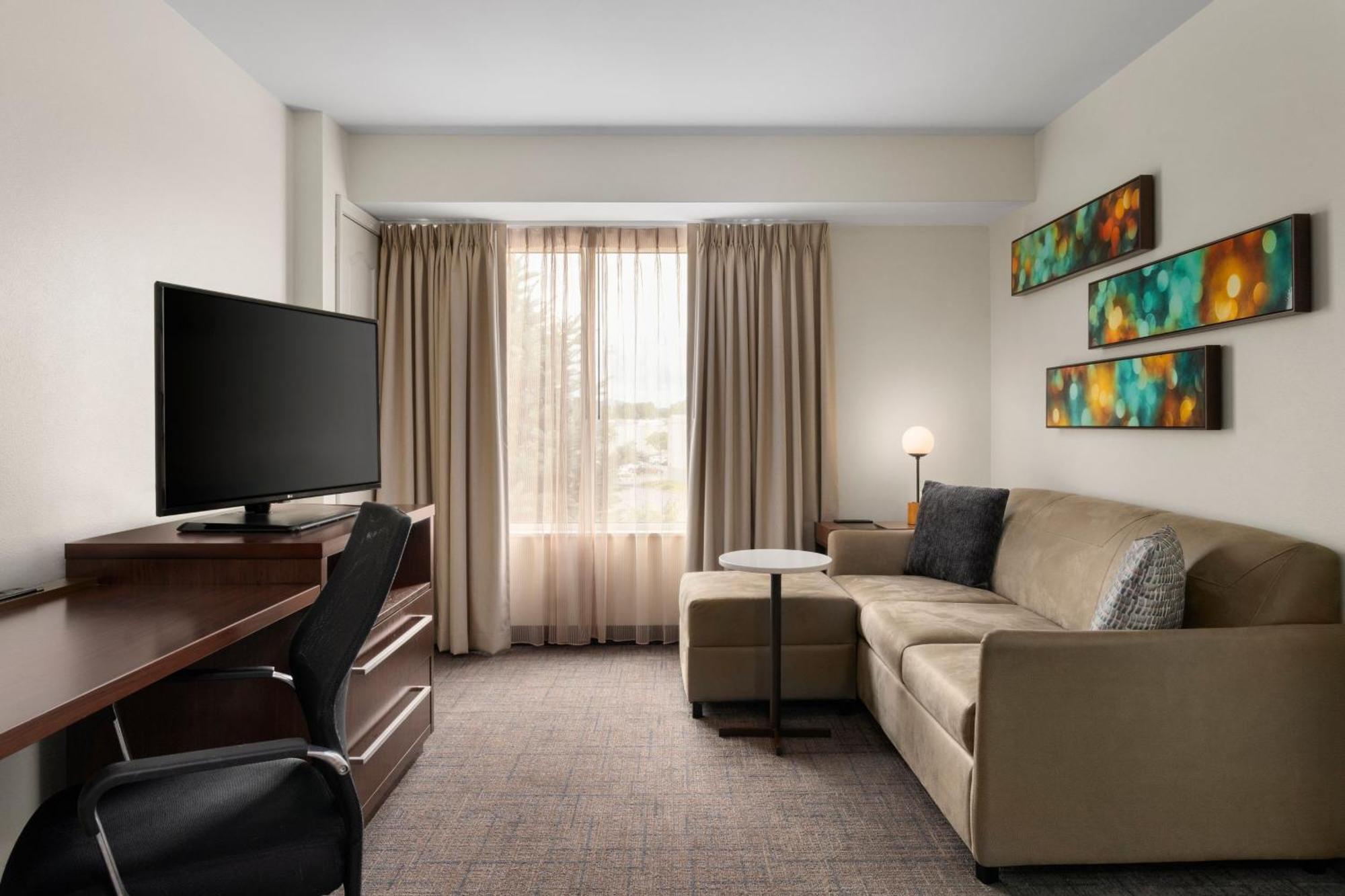 By Marriott 3* Kingston